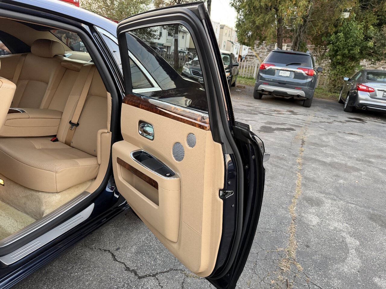 Used 2012 Rolls-Royce Ghost RWD image 24