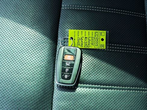 Used 2016 Lexus ES 350 w/ Luxury Package w/Wood Trim image 66