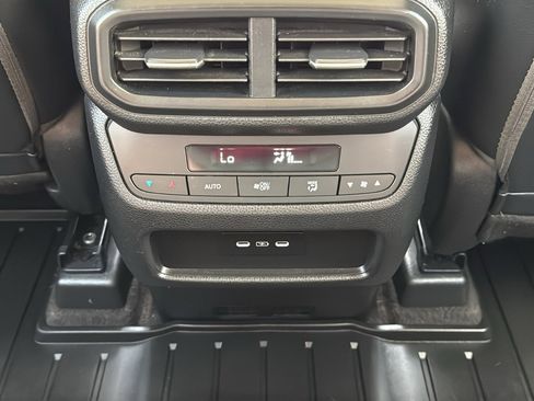 Used 2024 Honda Pilot Touring image 17