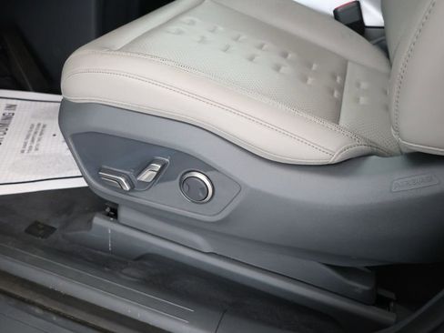 Used 2024 Kia EV9 Wind image 12