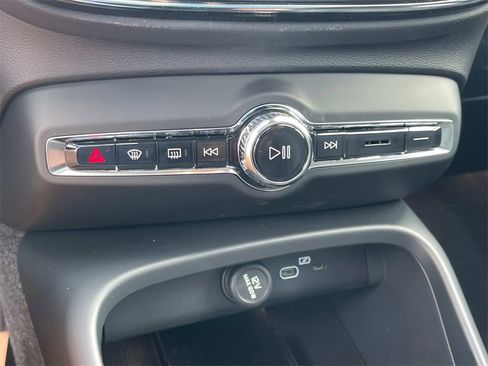 New 2026 Volvo XC40 B5 Plus w/ Protection Package Premier image 27