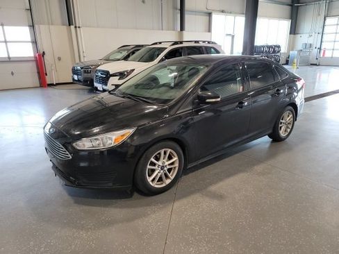 Used 2015 Ford Focus SE FWD image 3