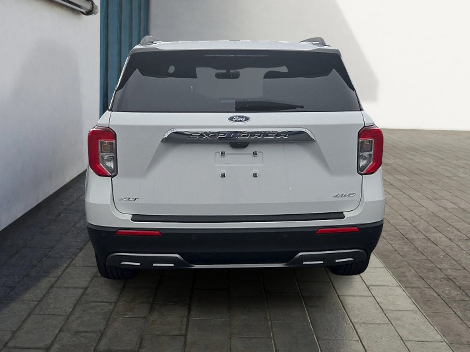 Used 2023 Ford Explorer XLT w/ Equipment Group 202A AWD/4WD image 4