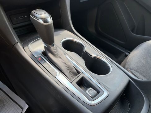 Used 2019 Chevrolet Equinox LT FWD image 23