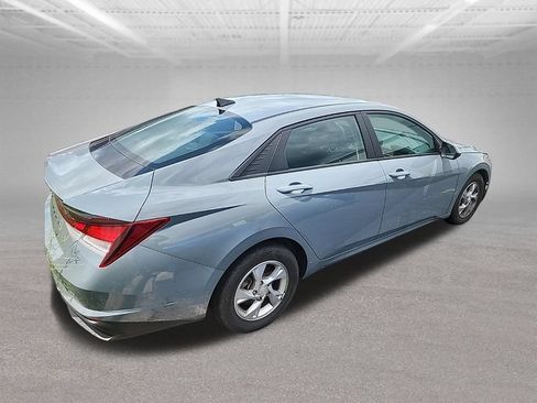 Used 2021 Hyundai Elantra SE FWD image 5