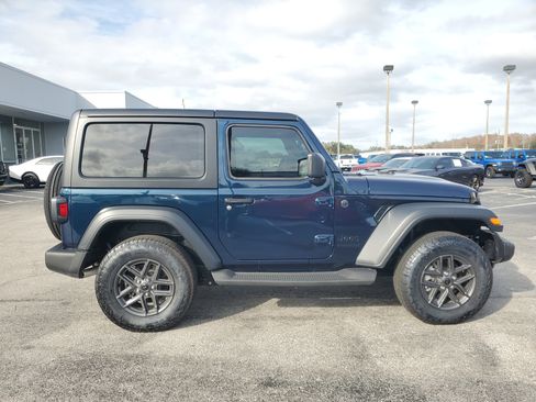 Used 2025 Jeep Wrangler Sport image 9