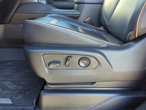 Used 2023 GMC Yukon AT4 w/ Technology Package image 10