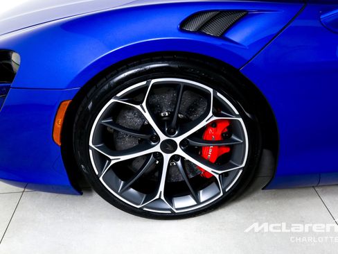 Used 2025 McLaren Artura Spider image 32