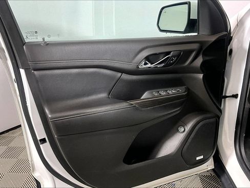 Used 2019 GMC Acadia SLT AWD/4WD image 18