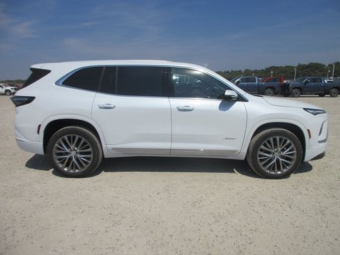 New 2026 Buick Enclave Avenir w/ Super Cruise Package image 3