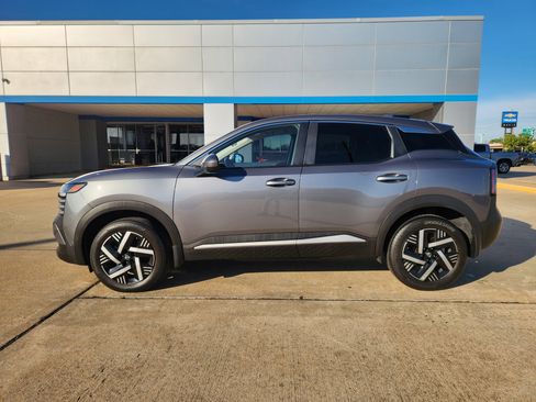 Used 2025 Nissan Kicks SV image 5