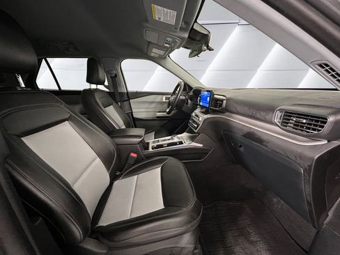 Used 2023 Ford Explorer XLT w/ Equipment Group 202A image 13