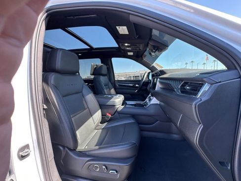 Certified 2023 GMC Yukon Denali w/ Denali Reserve Package RWD image 9