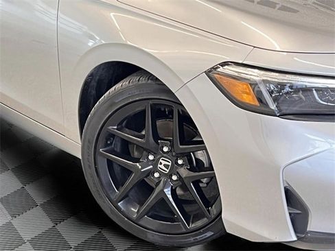 Used 2025 Honda Civic Sport image 31