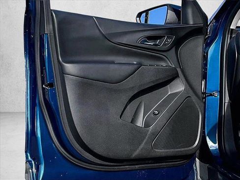 Used 2020 Chevrolet Equinox LT image 17