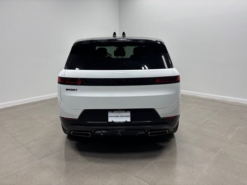 Used 2024 Land Rover Range Rover Sport SE AWD/4WD image 8