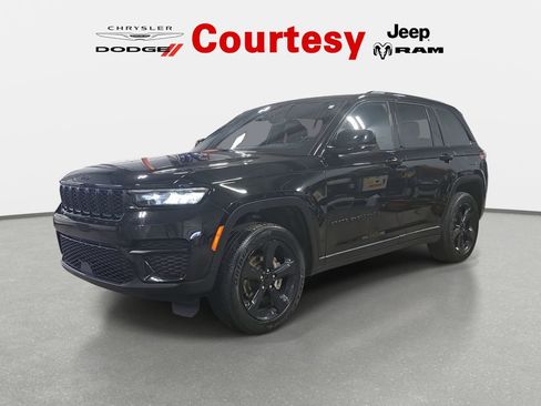 Certified 2023 Jeep Grand Cherokee Altitude image 9