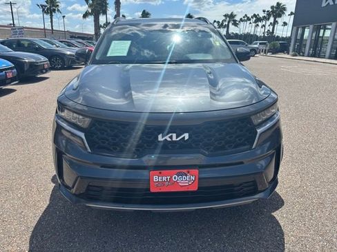 Used 2022 Kia Sorento S FWD image 2