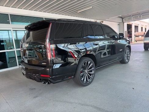 Used 2025 Cadillac Escalade V AWD/4WD image 10