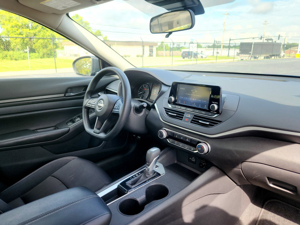 Used 2024 Nissan Altima 2.5 S FWD image 35
