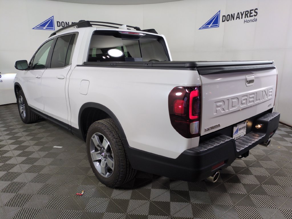 Certified 2025 Honda Ridgeline RTL image 3