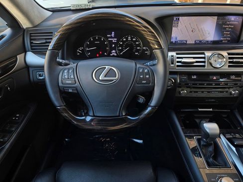 Used 2013 Lexus LS 460 w/ Comfort Pkg RWD image 15