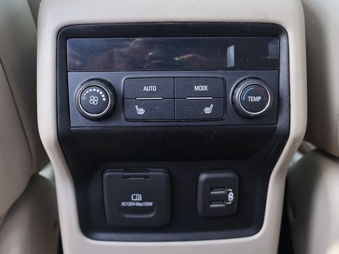 Used 2019 GMC Acadia Denali w/ Technology Package FWD image 17