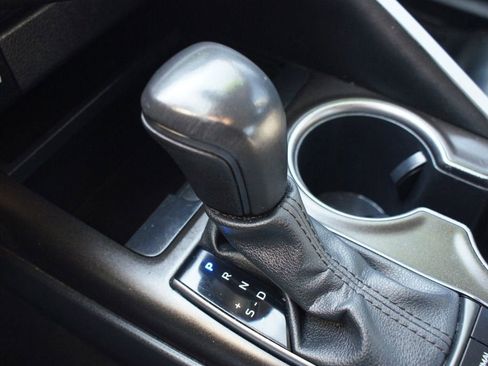 Used 2023 Toyota Camry SE image 9