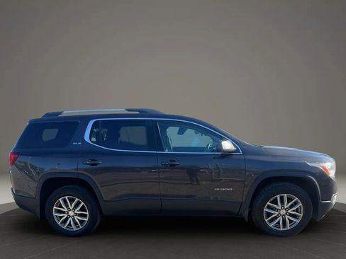Used 2017 GMC Acadia SLE AWD/4WD image 4