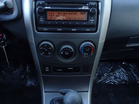 Used 2012 Toyota Corolla S image 17