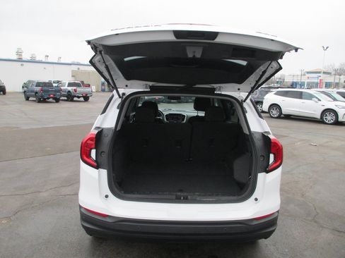 Used 2023 GMC Terrain SLE image 7