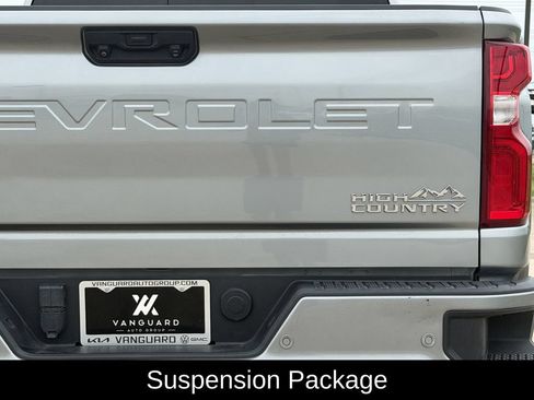 Used 2024 Chevrolet Silverado 2500 High Country w/ High Country Premium Package AWD/4WD image 9