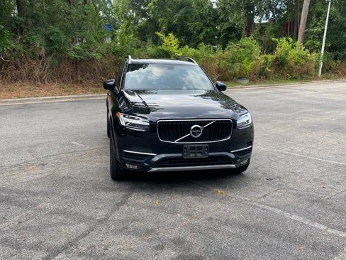 Used 2018 Volvo XC90 T6 Momentum w/ Convenience Package AWD/4WD image 2