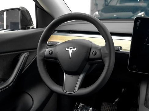 Used 2021 Tesla Model Y Long Range AWD/4WD image 22