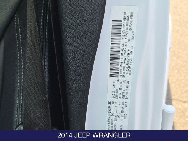 Used 2014 Jeep Wrangler Unlimited Sahara w/ Dual Top Group AWD/4WD image 28