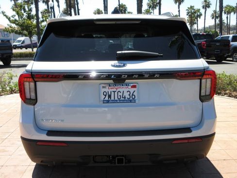 Certified 2026 Ford Explorer Active RWD image 3