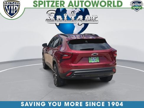Used 2024 Chevrolet Trax RS w/ Sunroof Package FWD image 8