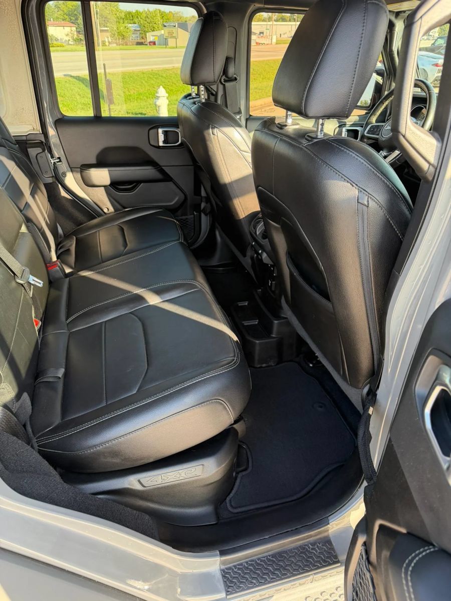 Used 2021 Jeep Wrangler Unlimited Sahara w/ Cold Weather Group AWD/4WD image 8