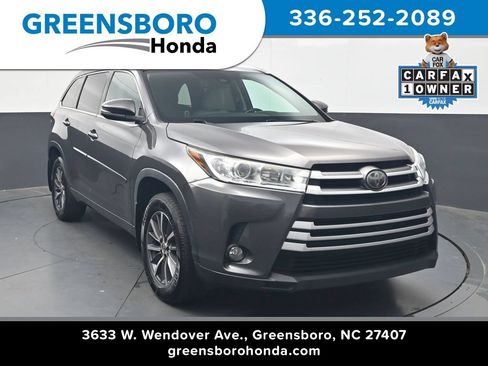 Used 2017 Toyota Highlander XLE AWD/4WD image 1