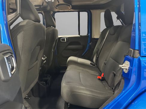 Used 2022 Jeep Wrangler Unlimited Sahara image 37