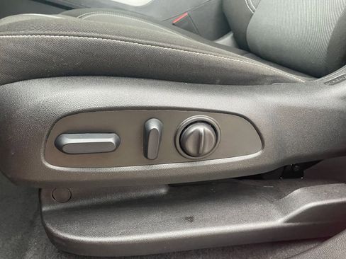 Used 2025 Chevrolet Blazer LT image 23