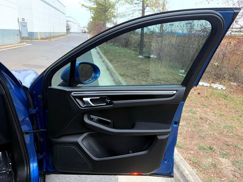 Used 2018 Porsche Macan image 24