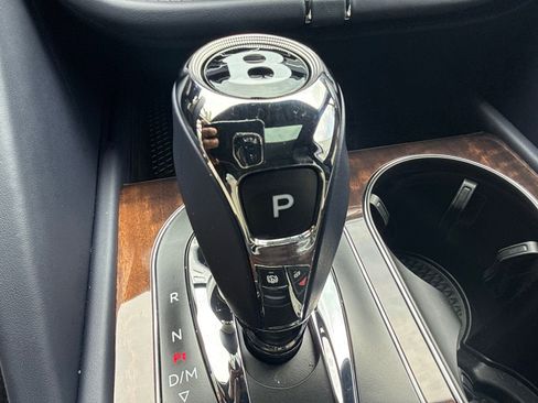 Used 2025 Bentley Bentayga AWD/4WD image 50
