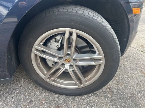 Used 2017 Porsche Macan S image 9