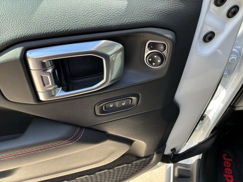 Used 2026 Jeep Wrangler Unlimited Rubicon w/ Safety Group image 15