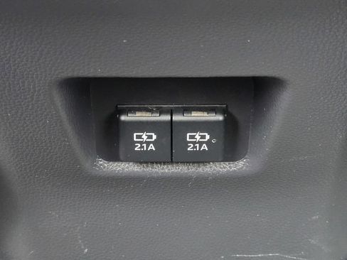 Used 2020 Toyota RAV4 Limited AWD/4WD image 28