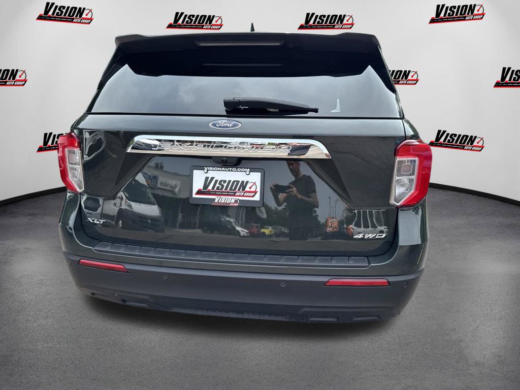 Used 2024 Ford Explorer XLT AWD/4WD image 6