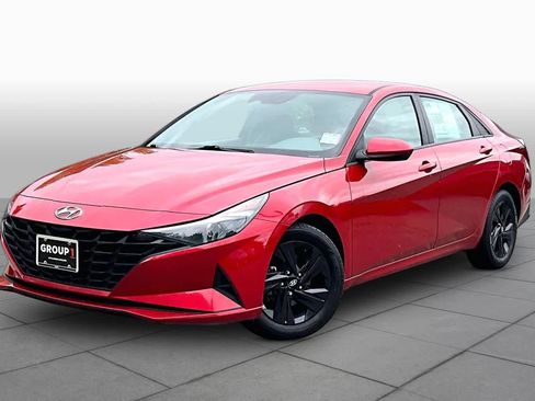 Used 2022 Hyundai Elantra SEL FWD image 2