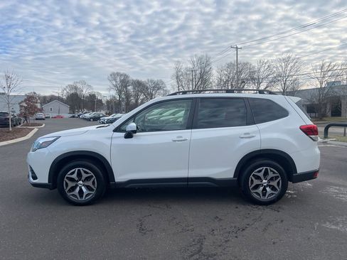 Used 2023 Subaru Forester Premium image 2