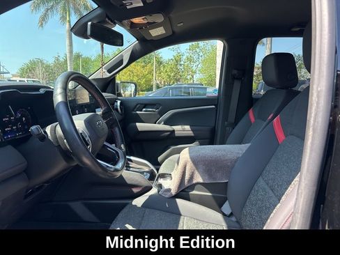 Used 2025 Chevrolet Colorado Z71 w/ Midnight Edition image 5